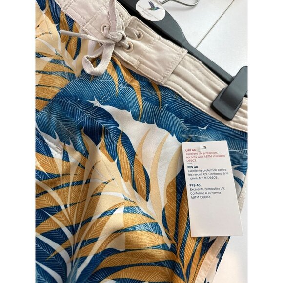 NWT Old Navy Tru is Swimming Board Shorts Blue White Built In Flex 8” Inseam 30” - Picture 3 of 4